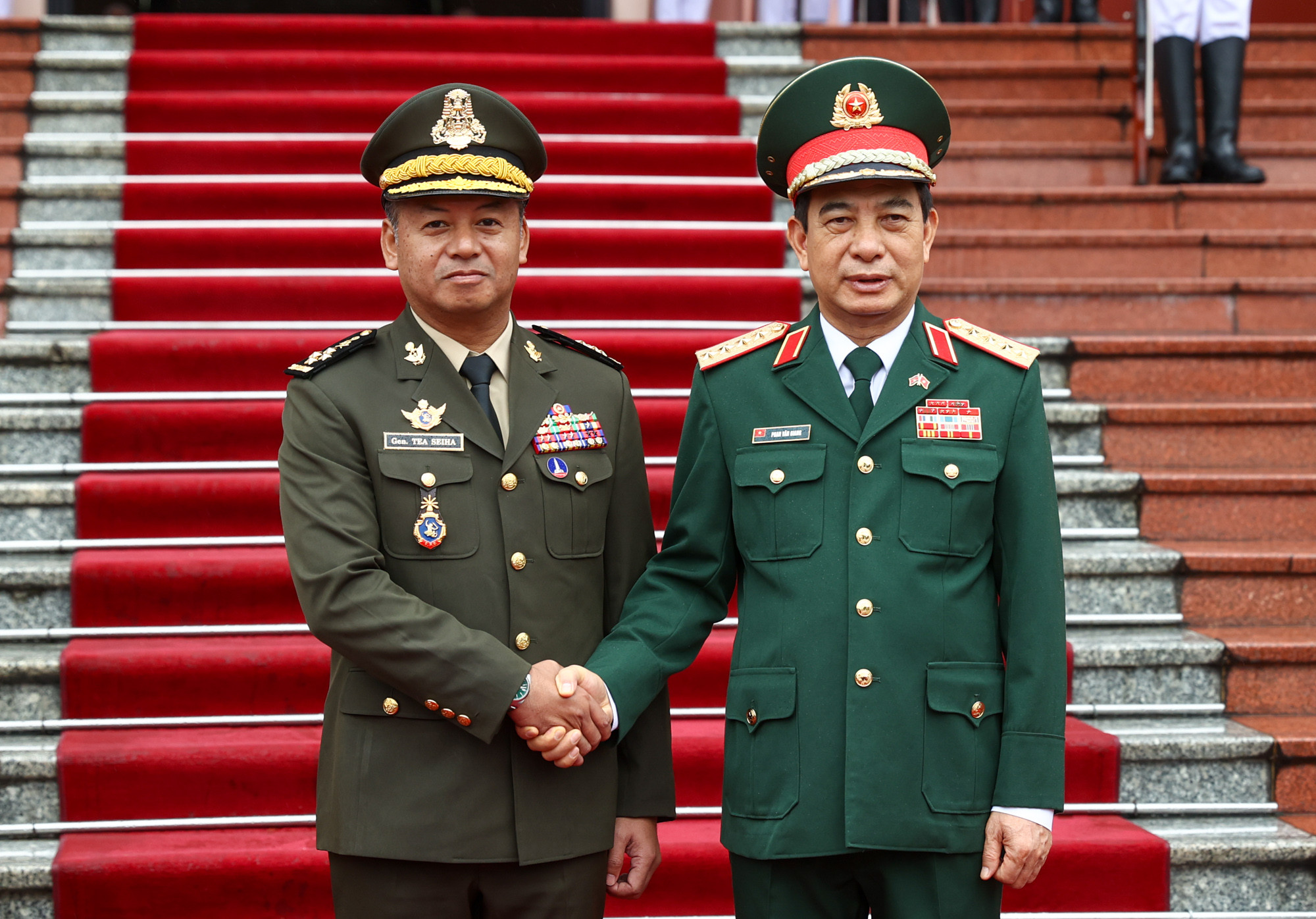 Đại tướng Phan Văn Giang và Đại tướng Tea Seiha.jpg