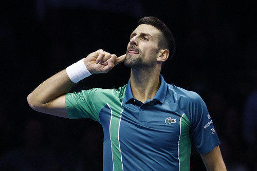 Djokovic thắng nghẹt thở Holger Rune trận ra quân ATP Finals 2023