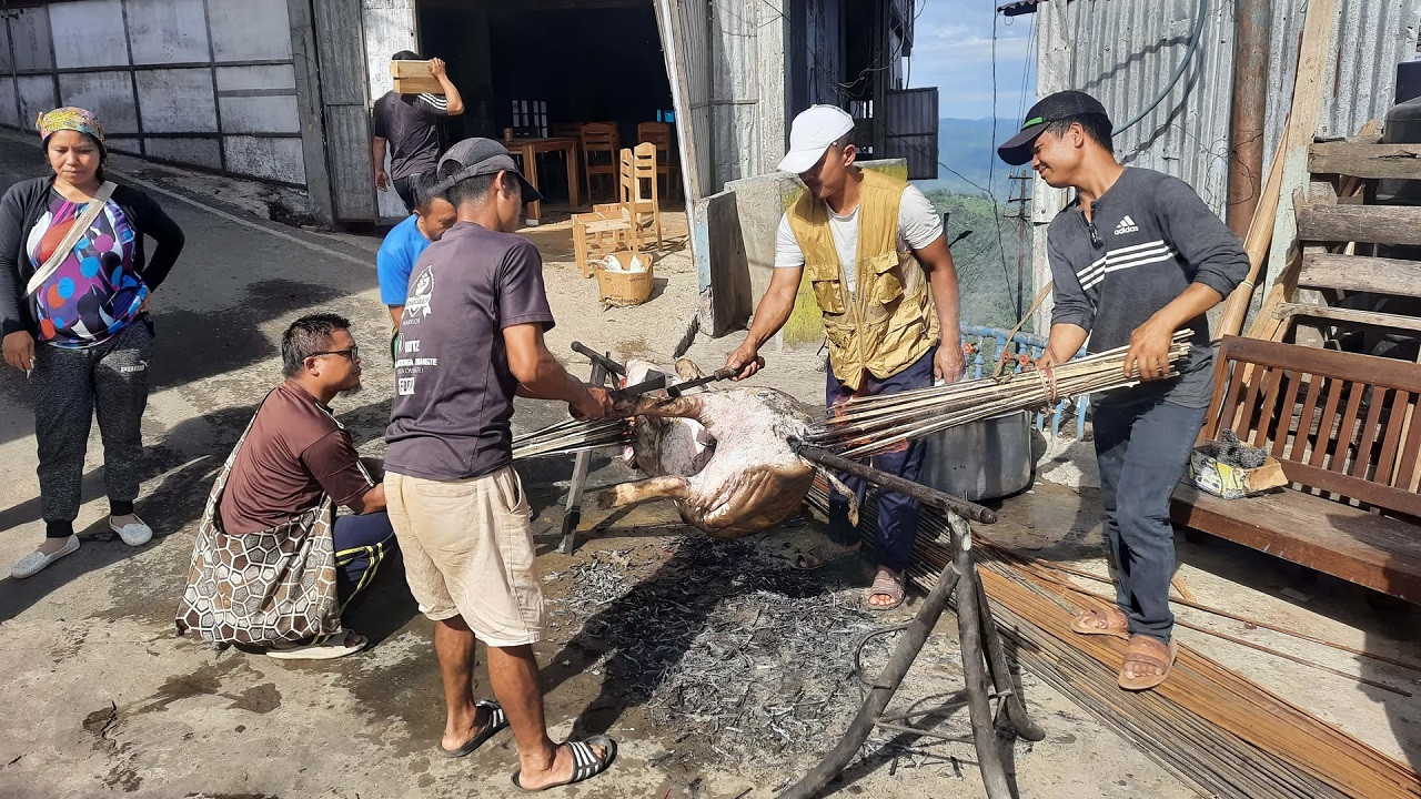 grilling pigf184e3e7.jpg