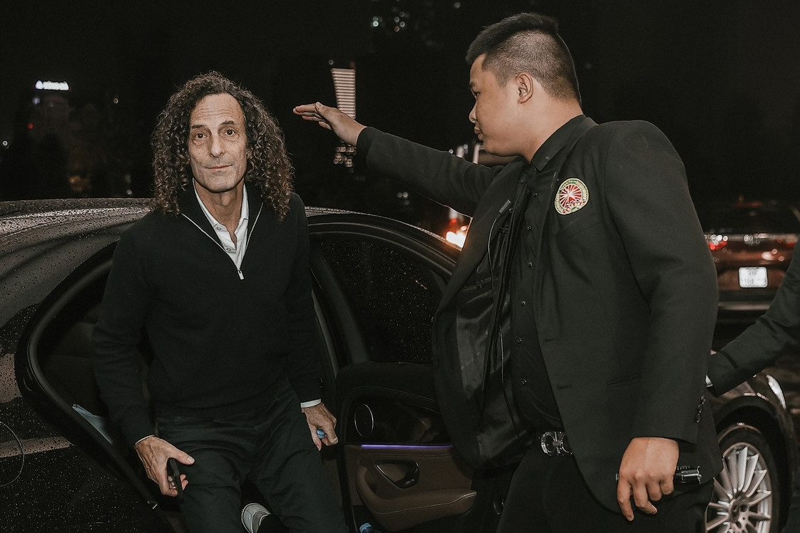 Kenny G đã đến Hà Nội, mang theo cây kèn đặc biệt để đấu giá