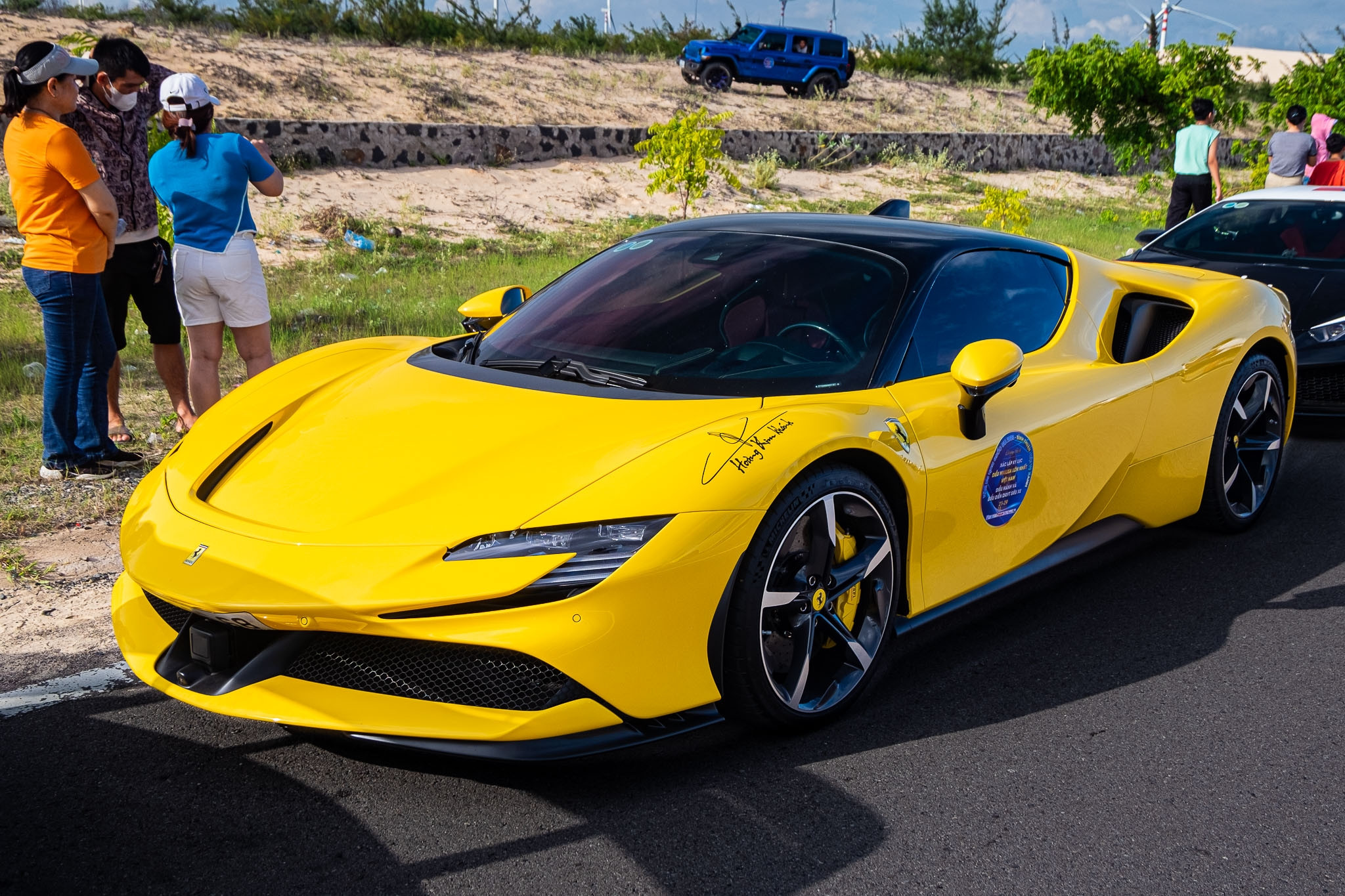 Ngắm Ferrari SF90 hơn 40 tỷ của đại gia Hoàng Kim Khánh độc lạ từ trong ra ngoài