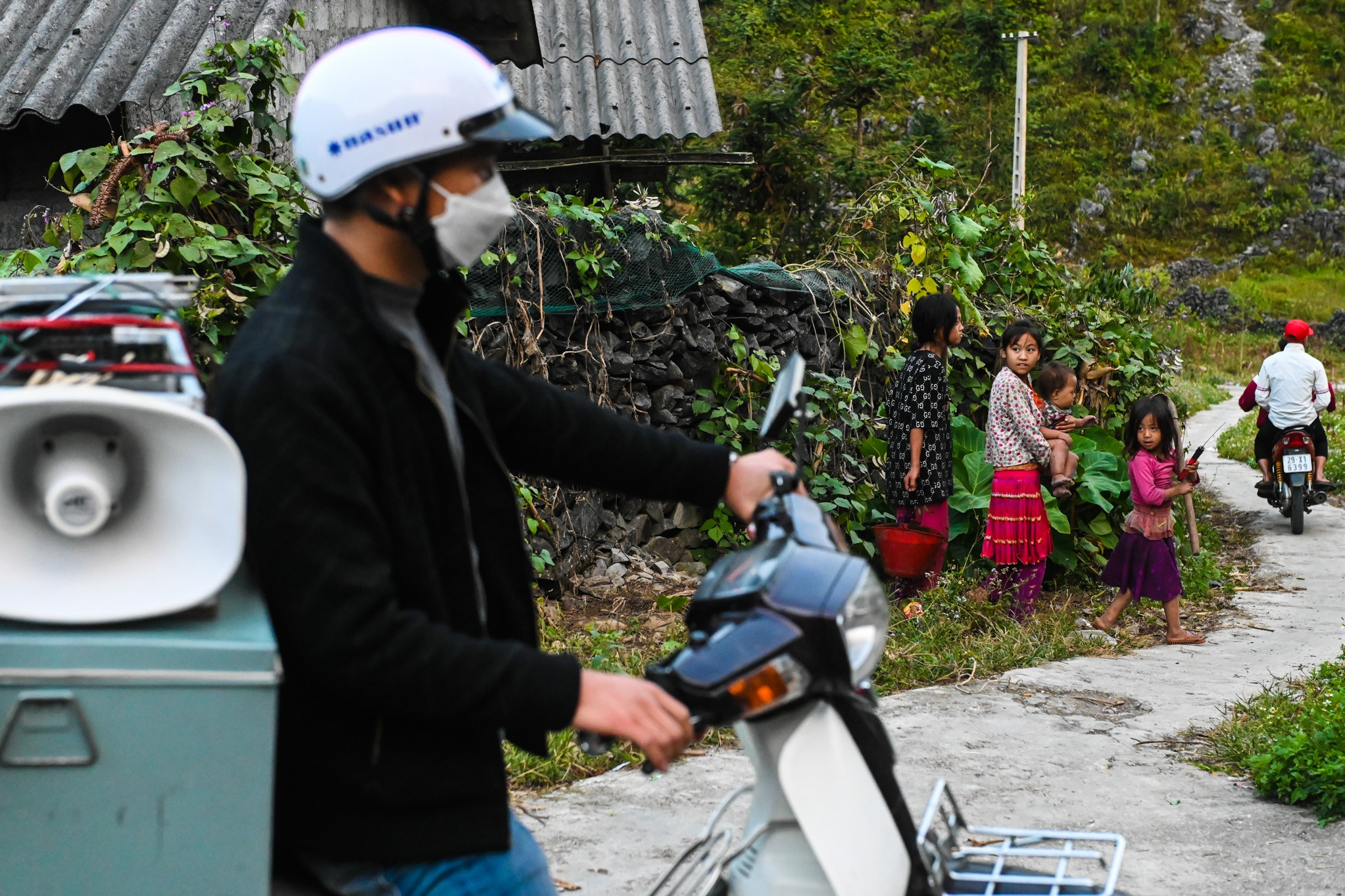 Những tuyên truyền viên tự ví mình như thầy mõ