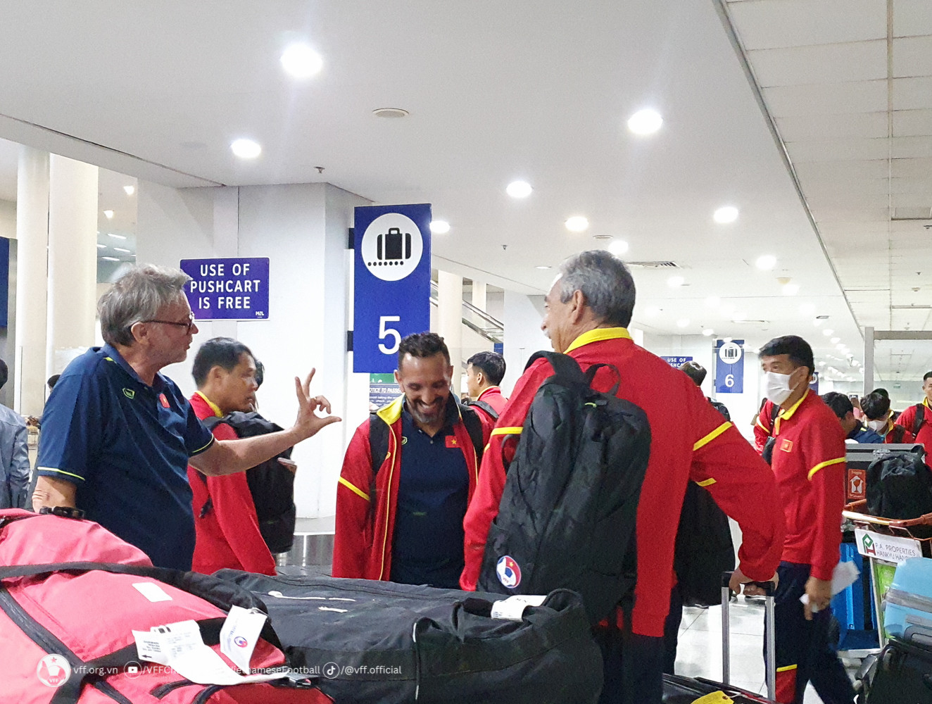 tuyen viet nam philippines 3.jpg