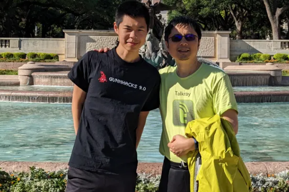 Chàng trai bị 16 trường từ chối được Google mời làm việc, người bố tiết lộ lý do