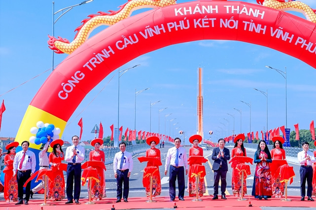 Công trình cầu Vĩnh Phú hứa hẹn đem lại sự khởi sắc về kinh tế cho khu vực ven sông Lô