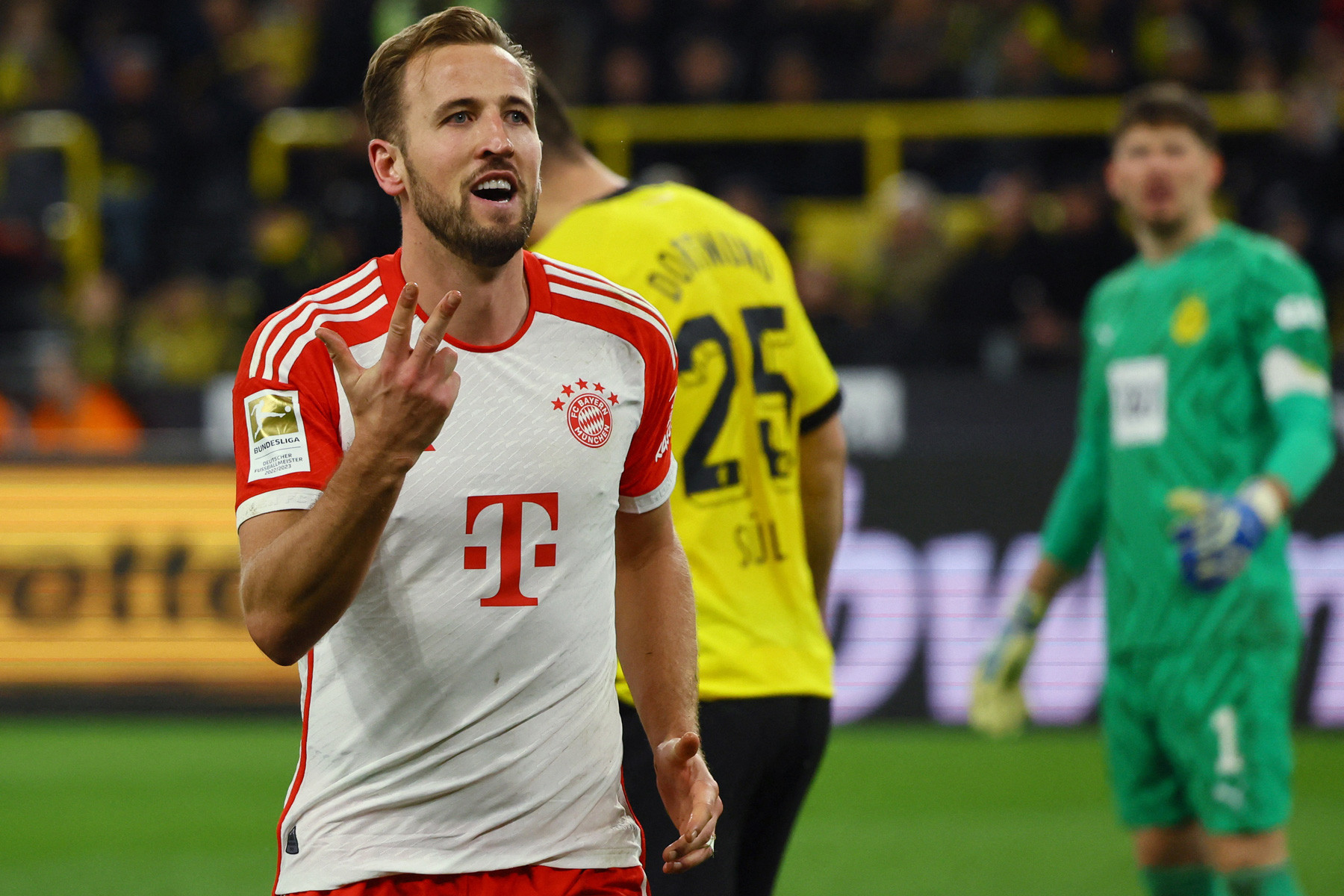 harry kane bayern dortmund hat trick.jpg