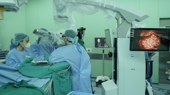 Vietnamese surgeons operate on patient with epilepsy via remote consultation