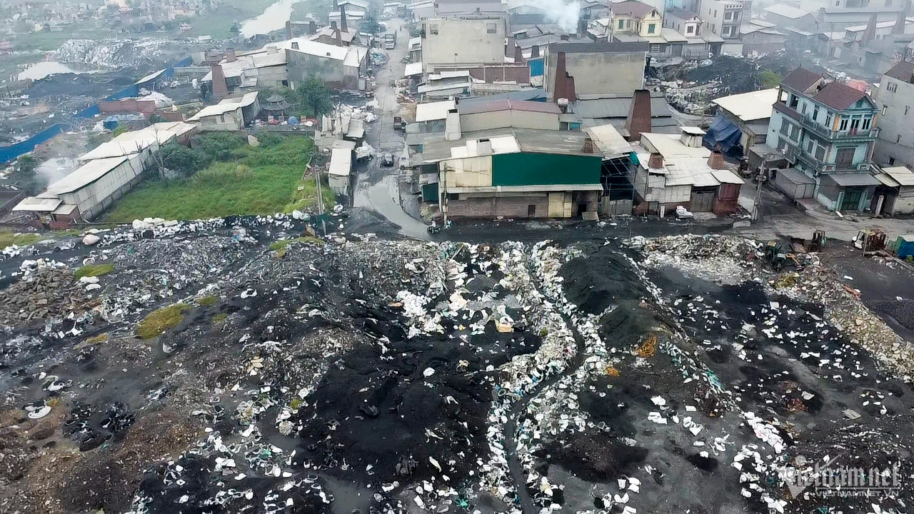 View - 'Làng tỷ phú' ở Bắc Ninh chìm trong khói bụi, xỉ thải nhôm