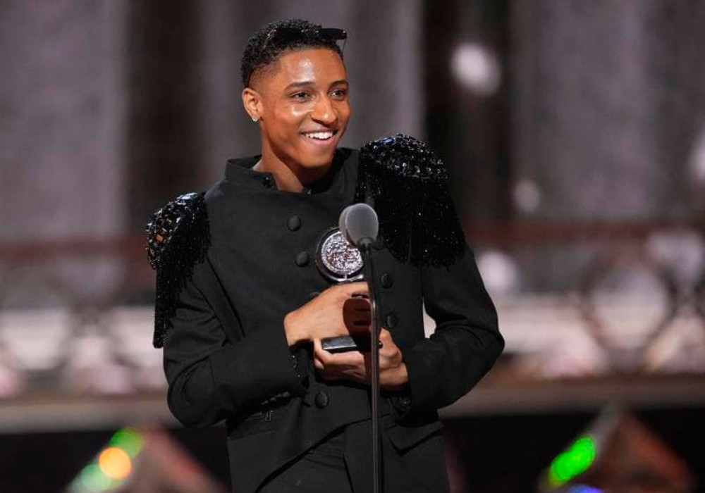 batch ddmyles frost tony award 2.jpg