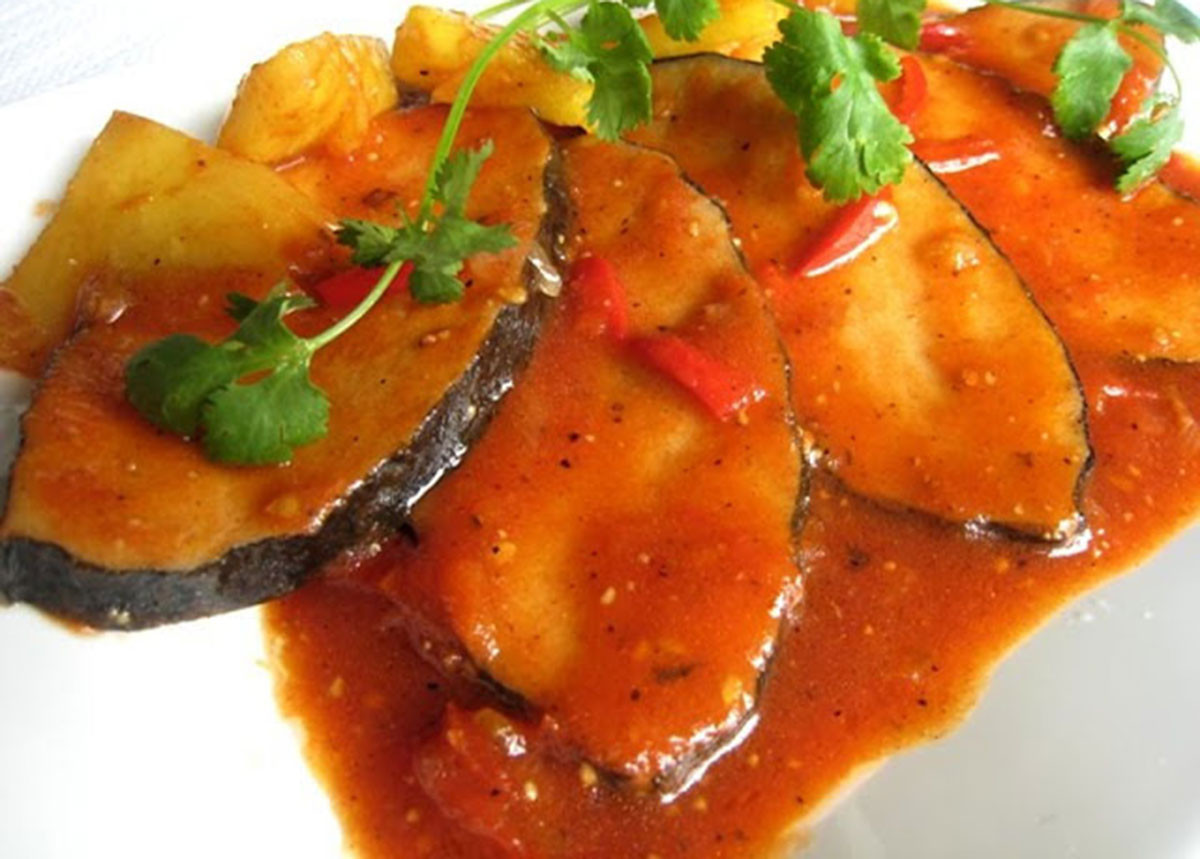 nau ca thu mot nang sot ca chua.jpg