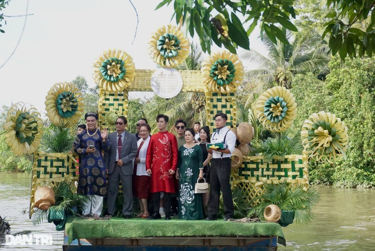 Lễ cưới Puka, Gin Tuấn Kiệt: Đón dâu bằng sà lan, cô dâu nhận 20 cây vàng - 1