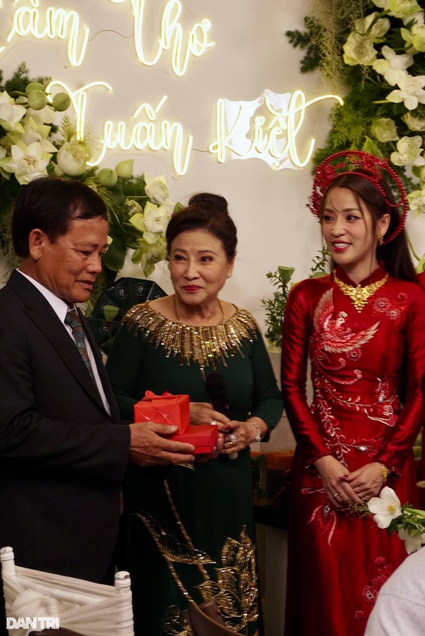 Lễ cưới Puka, Gin Tuấn Kiệt: Đón dâu bằng sà lan, cô dâu nhận 20 cây vàng - 7