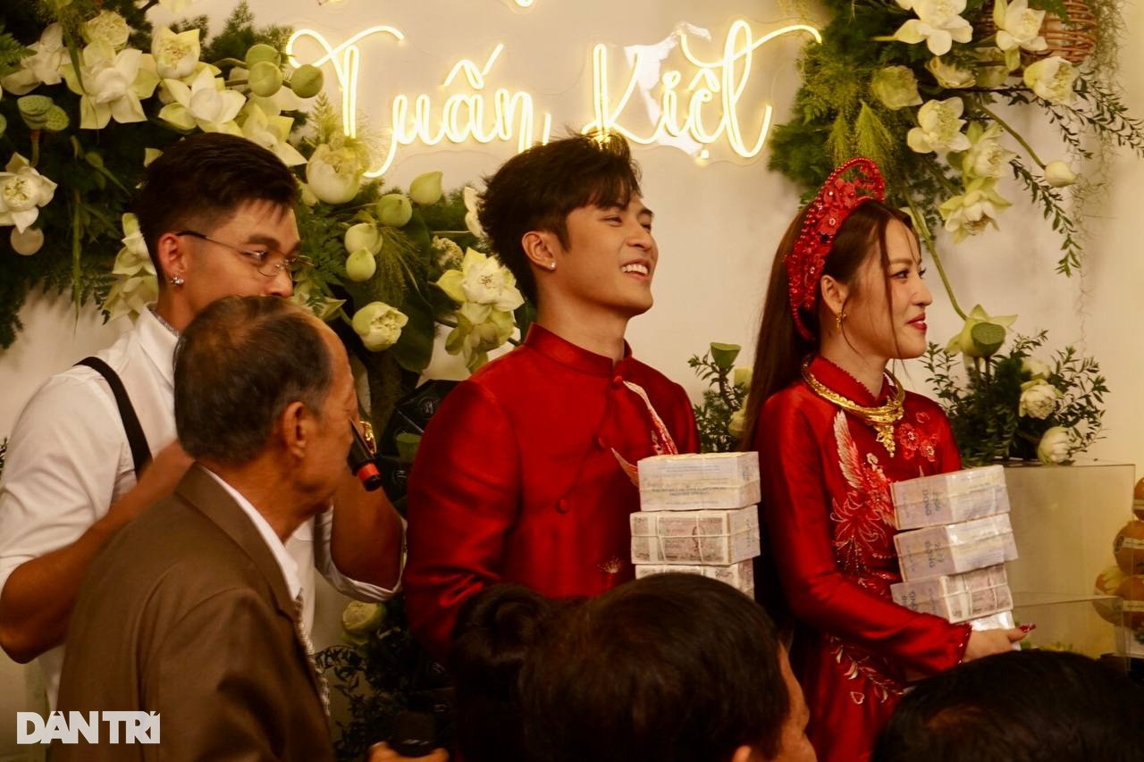 Lễ cưới Puka, Gin Tuấn Kiệt: Đón dâu bằng sà lan, cô dâu nhận 20 cây vàng - 9