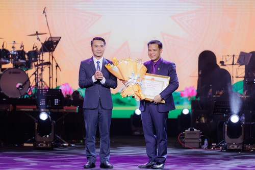 VNGroup đánh dấu 20 năm thành lập với đêm nhạc Trịnh