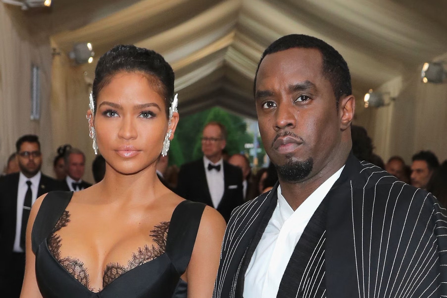 Ca sĩ Sean Combs bị bạn gái cũ kiện vì hãm hiếp, đánh đập cô suốt 10 năm