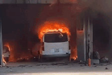 Cháy cửa hàng sửa xe ở Quảng Ninh, nhiều ô tô bị thiêu rụi