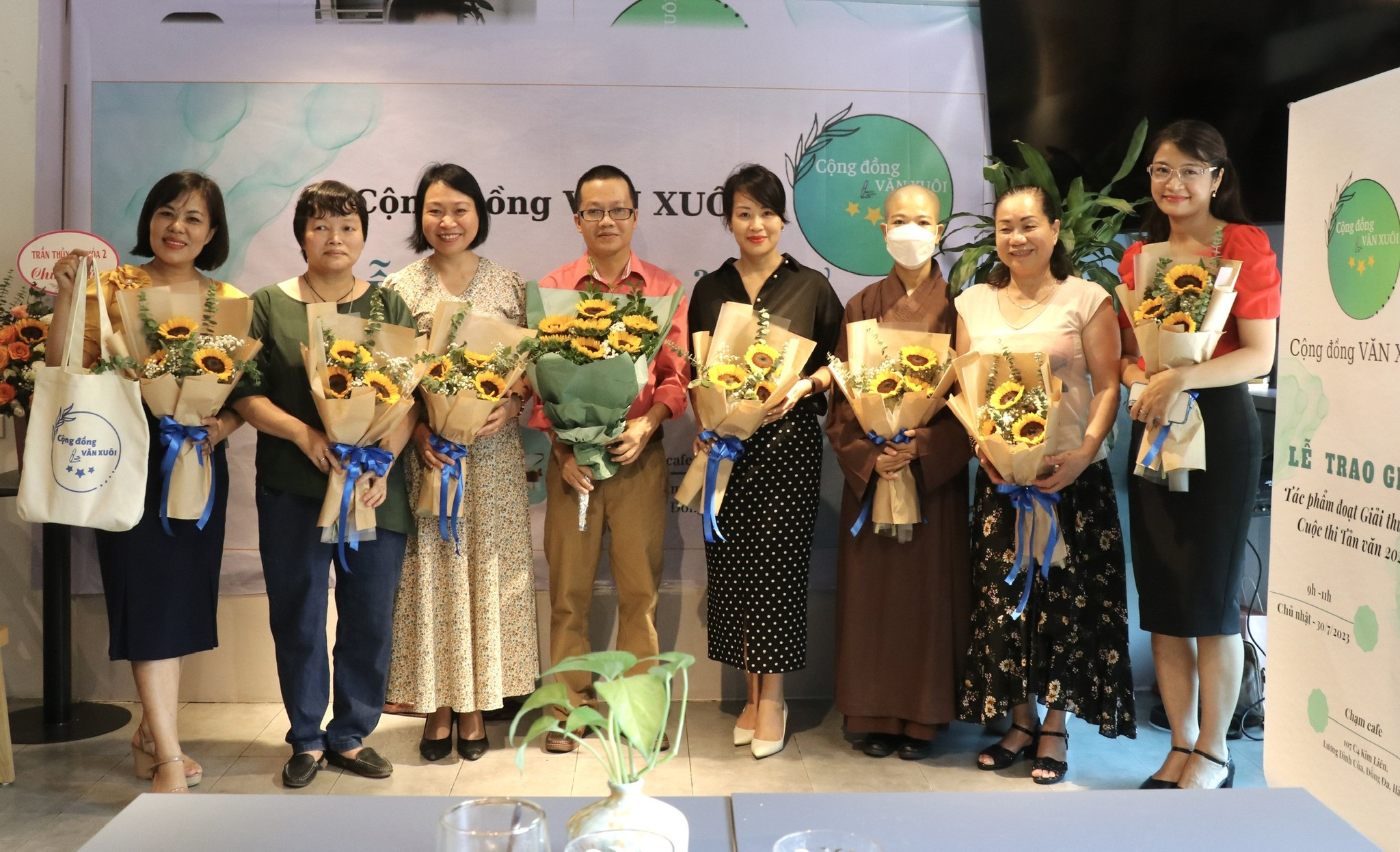 hoc vien lop viet van.jpg