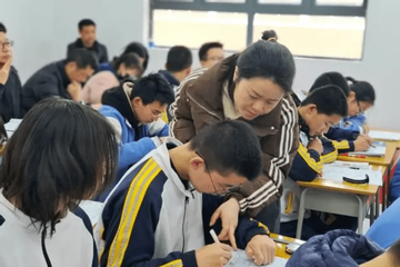 Trung Quốc: Hơn 250 giáo viên công lập đồng loạt 'tháo chạy' sang trường tư