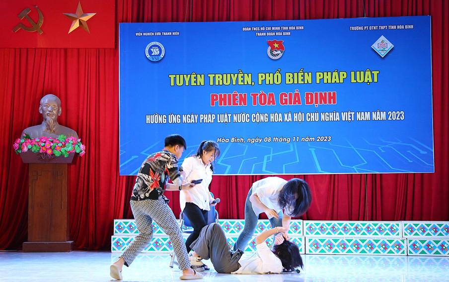 phien toa hoa binh.jpeg