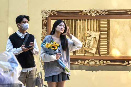 Đổ xô check-in bức tường tranh 3D mới xuất hiện trên phố Phan Đình Phùng