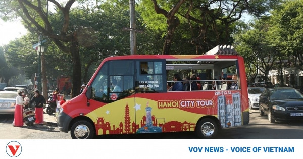 Hanoi launches convertible single-decker bus route