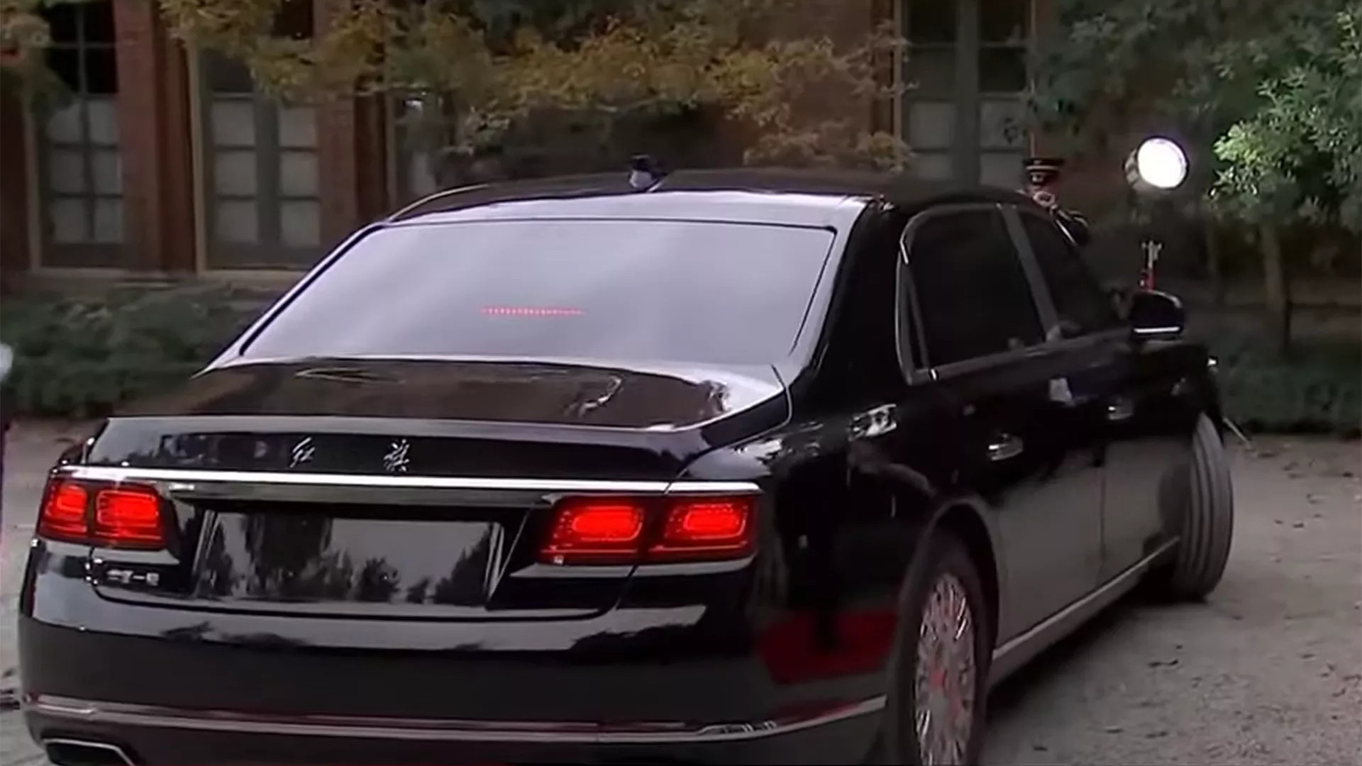 Cận cảnh xe limousine chống đạn Hongqi N701 của Chủ tịch Trung Quốc tại Mỹ