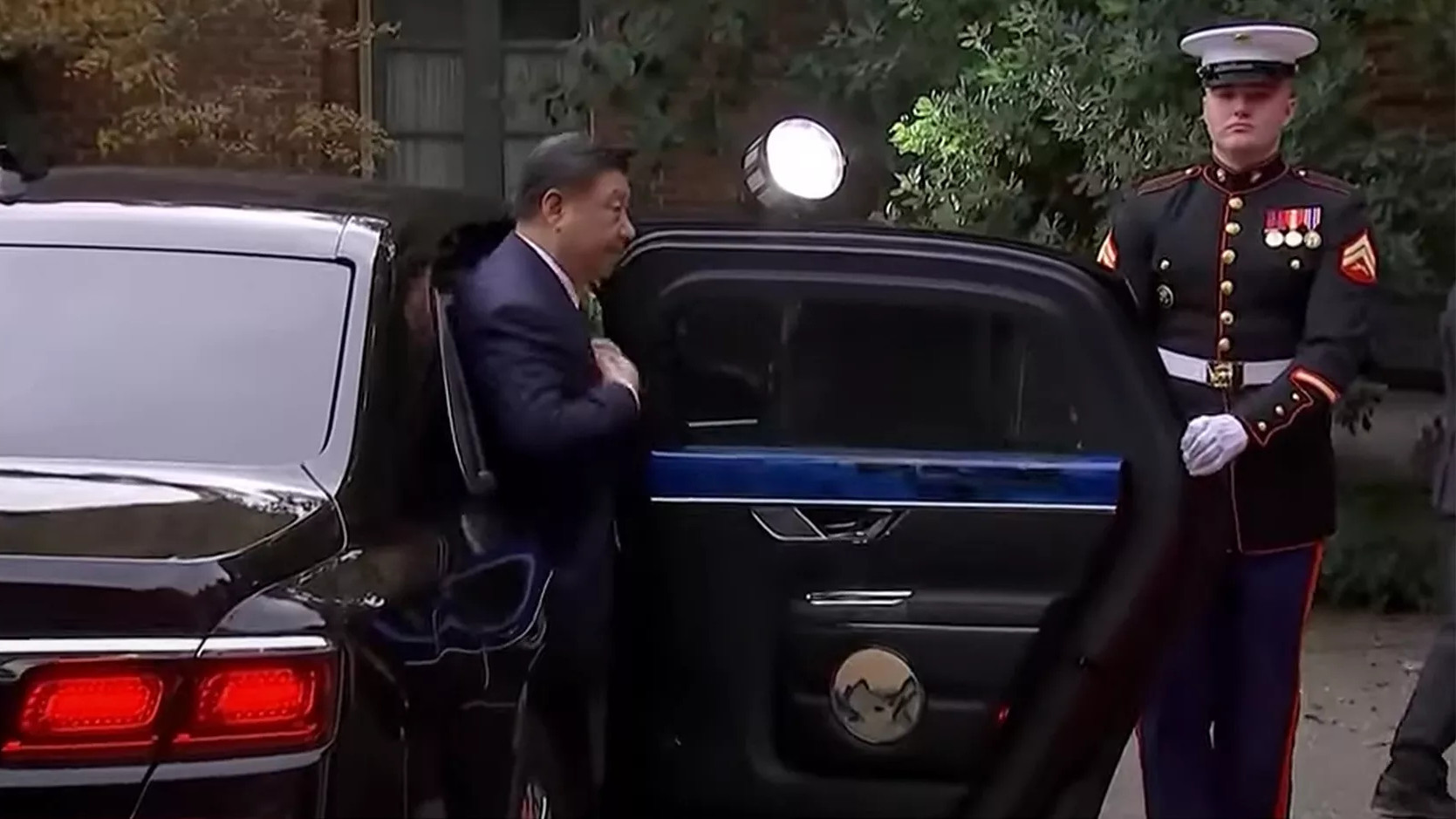 Cận cảnh xe limousine chống đạn Hongqi N701 của Chủ tịch Trung Quốc tại Mỹ