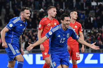 Italia đè bẹp Bắc Macedonia leo lên vị trí thứ 2