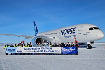 Máy bay chở khách siêu lớn lần đầu tiên đáp xuống Nam Cực