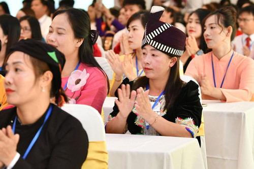 Bộ trưởng Nguyễn Kim Sơn: Giáo dục không nên chỉ dừng lại ở vượt khó