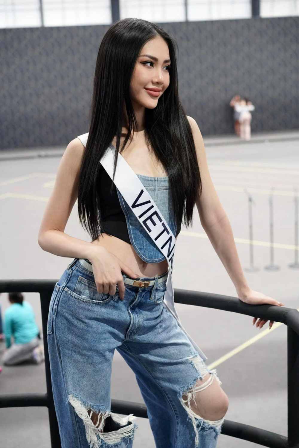 Muôn kiểu quyến rũ của Bùi Quỳnh Hoa tại Miss Universe 2023