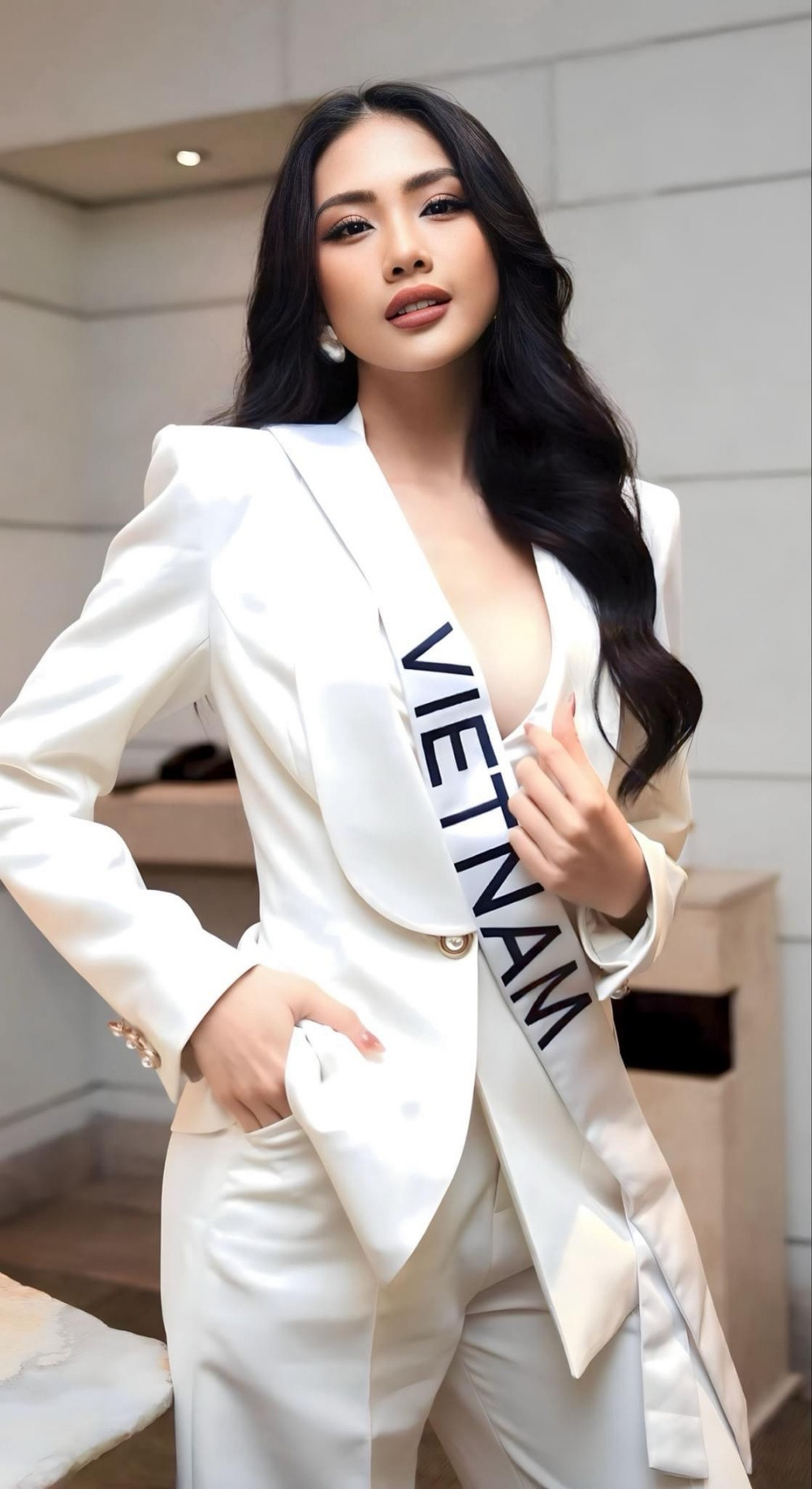 Muôn kiểu quyến rũ của Bùi Quỳnh Hoa tại Miss Universe 2023