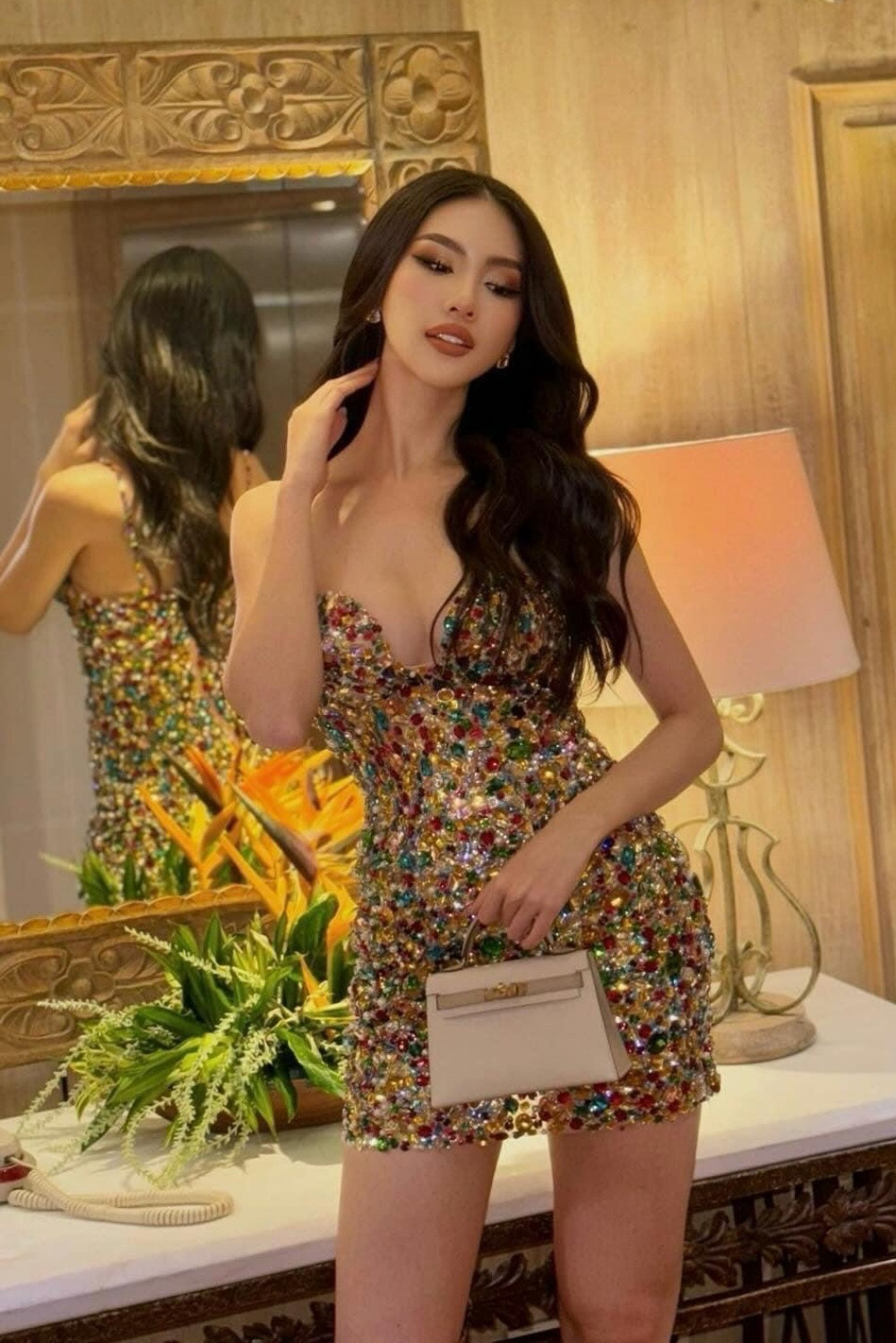 Muôn kiểu quyến rũ của Bùi Quỳnh Hoa tại Miss Universe 2023