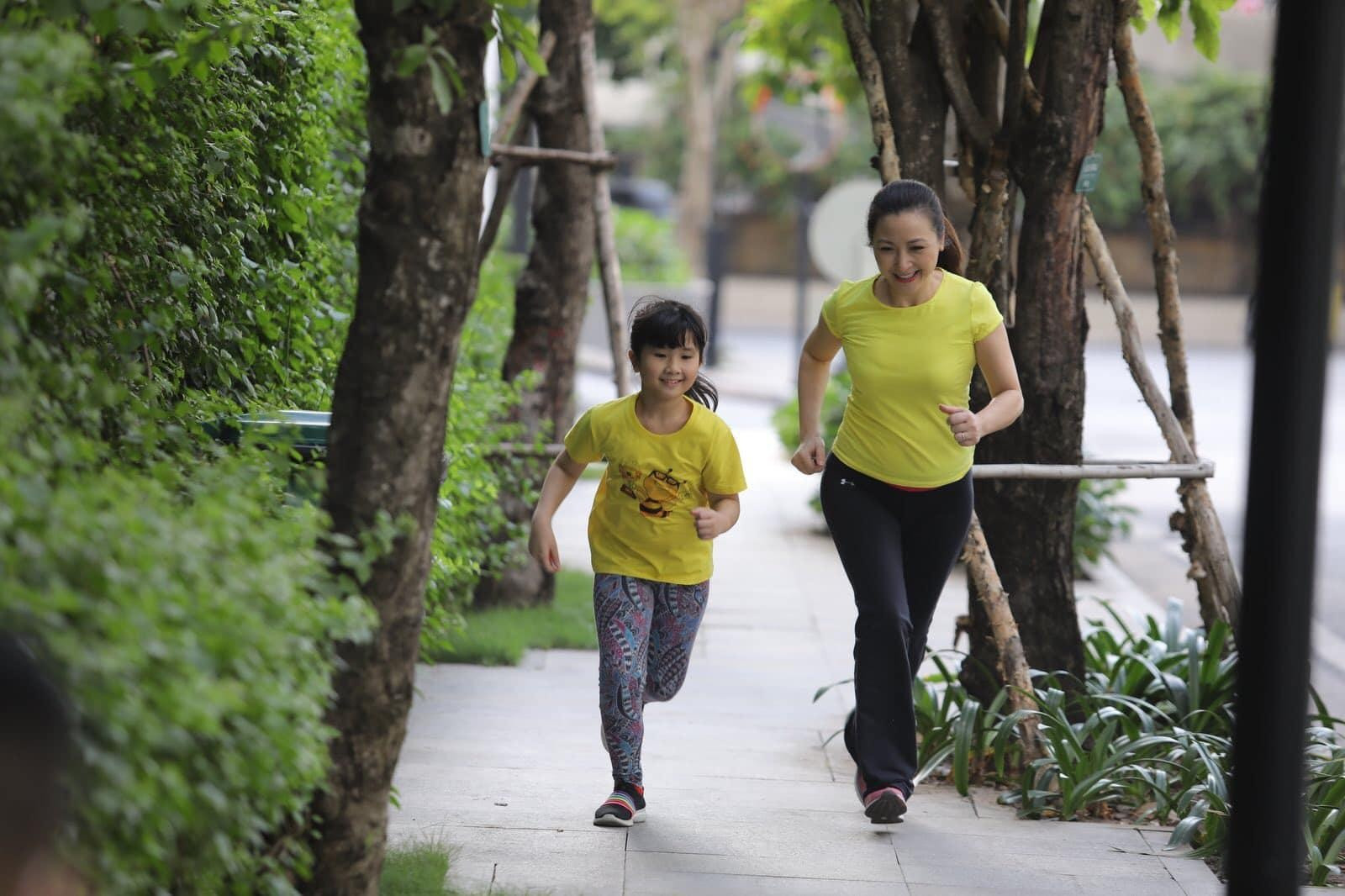 Khánh Huyền của Người thổi tù và hàng tổng: Mẹ chồng chiều, thích vào bếp - 4