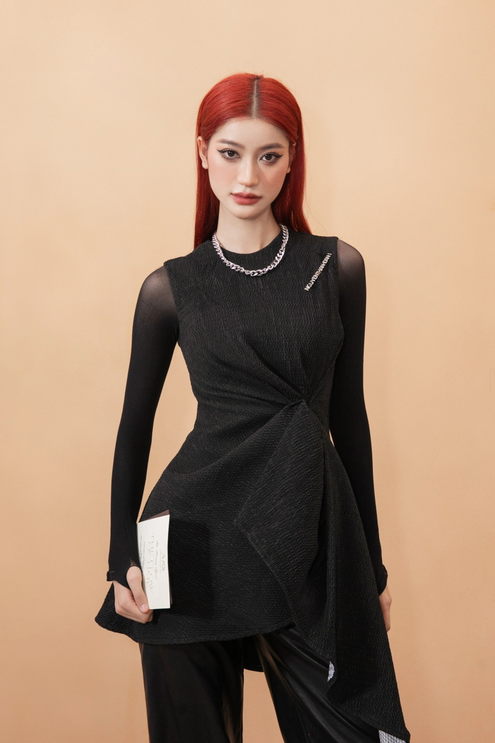 nguoi mau hoang kim ngan.jpeg