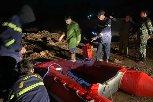 Tìm thấy thi thể 3 cha con bị lật thuyền ở Nghệ An