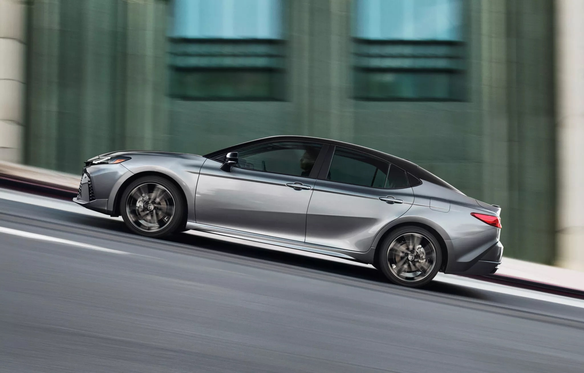 Những ưu và nhược điểm trên Toyota Camry 2025 vừa ra mắt