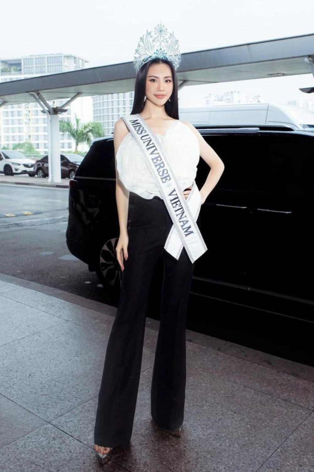 Muôn kiểu quyến rũ của Bùi Quỳnh Hoa tại Miss Universe 2023