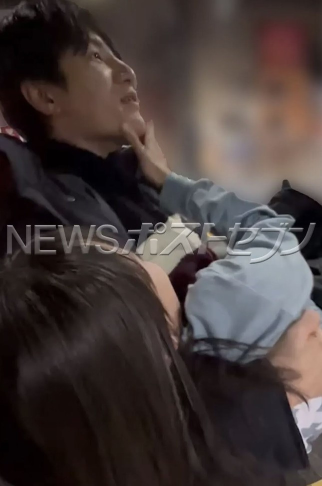 Cặp nam nữ MC bị dừng lên sóng vì lộ video nằm ôm nhau ảnh 2