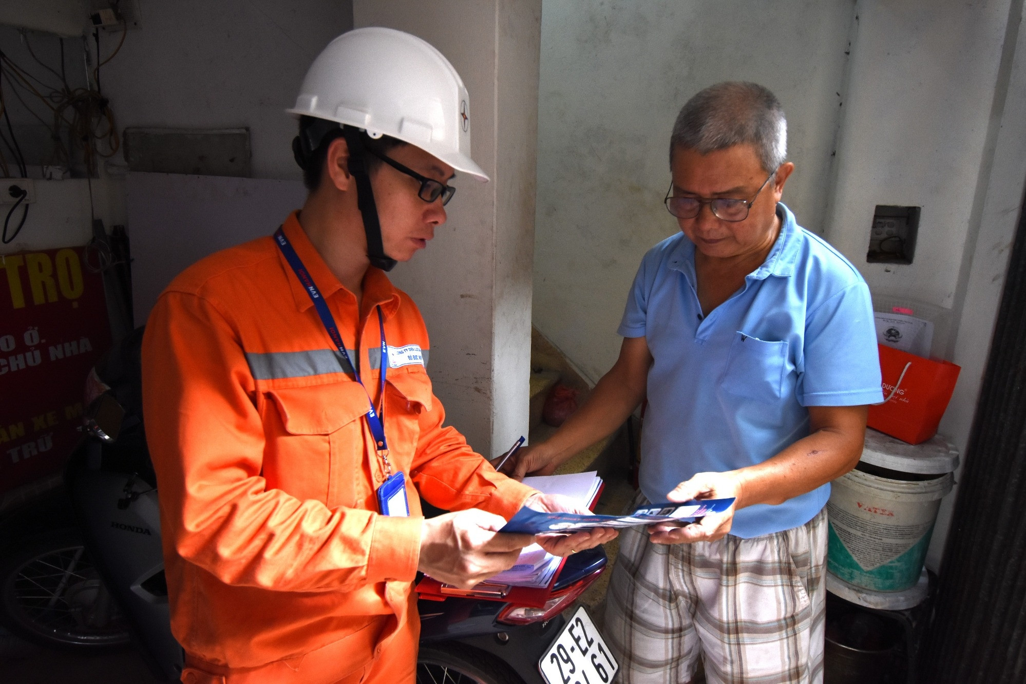 EVNHANOI đẩy mạnh tuyên truyền việc sử dụng điện an toàn, phòng chống cháy nổ