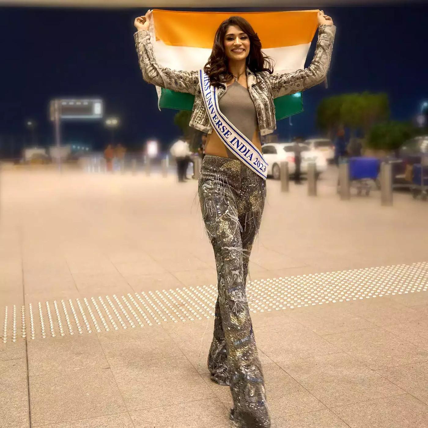 Dàn hoa hậu rực rỡ ở sân bay, lên đường đến El Salvador thi Miss Universe 2023