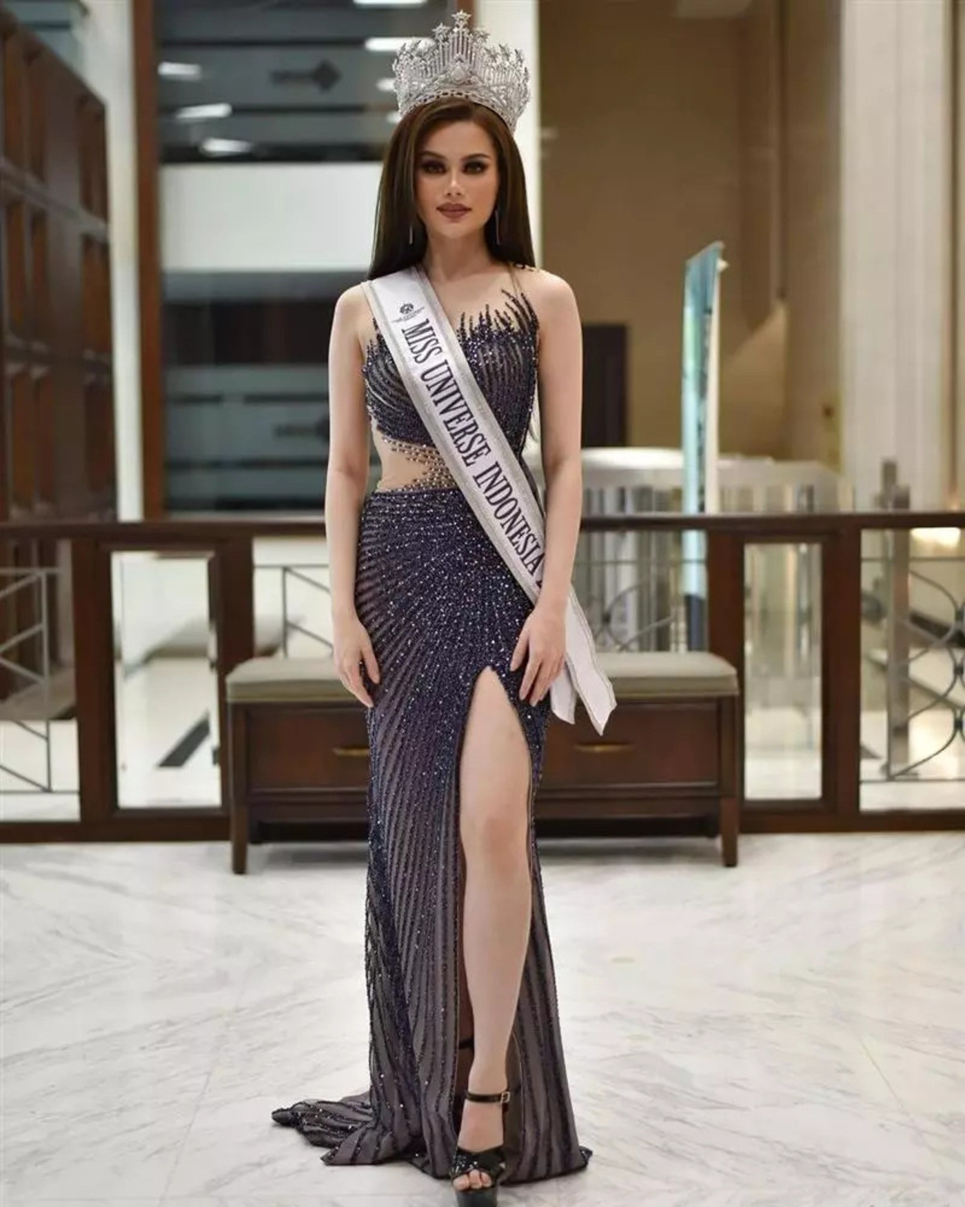 Dàn hoa hậu rực rỡ ở sân bay, lên đường đến El Salvador thi Miss Universe 2023