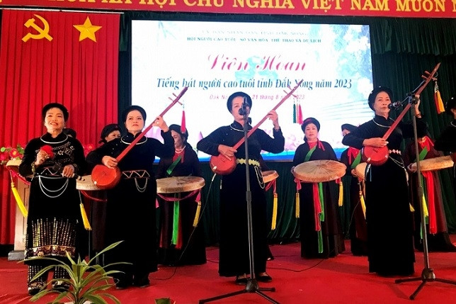 Rộn ràng tiếng hát người cao tuổi tại các địa phương