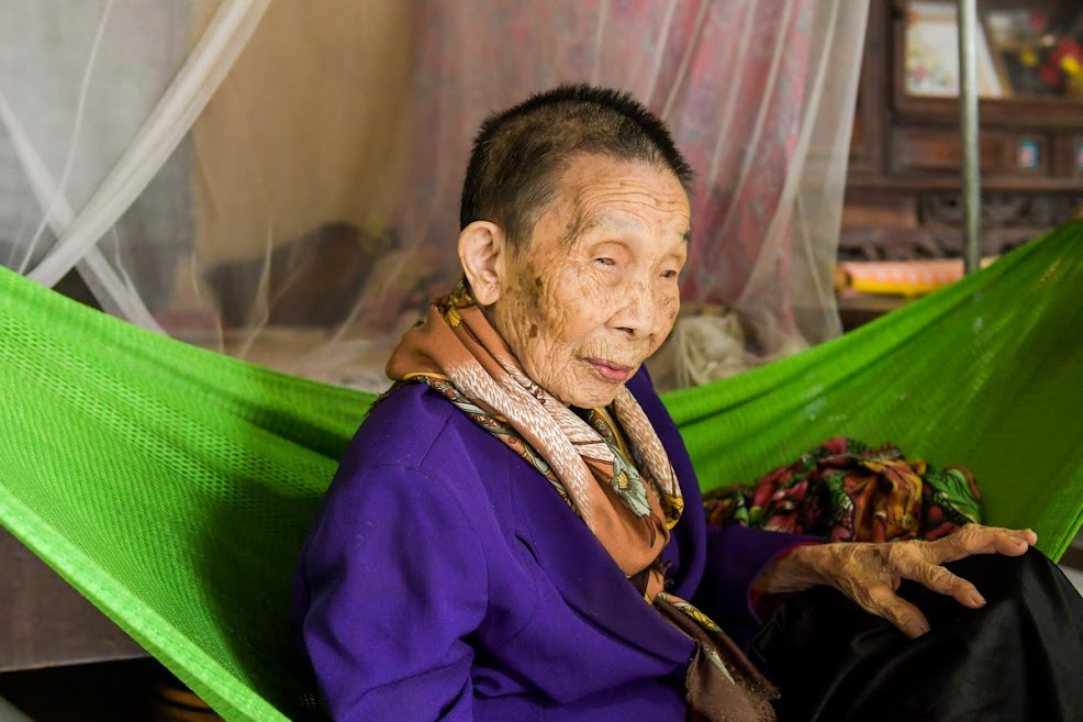 Cụ bà 83 tuổi ở Quảng Ninh mỗi ngày chạy 10km 'đều như vắt tranh'