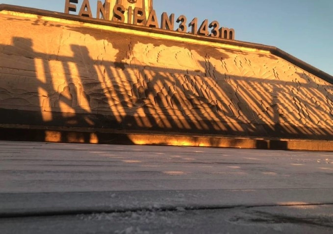 fansipan peak covered in frost as temperatures plunge to zero picture 1