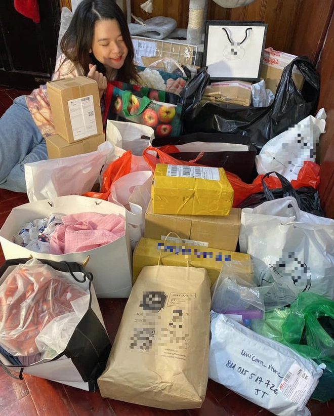 Săn sale, ăn lại đồ cũ và những