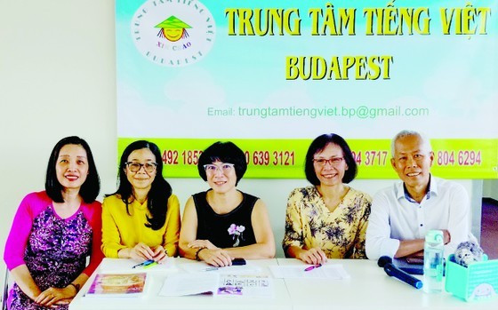 Mr. Tran Anh Tuan and other teachers ảnh 1