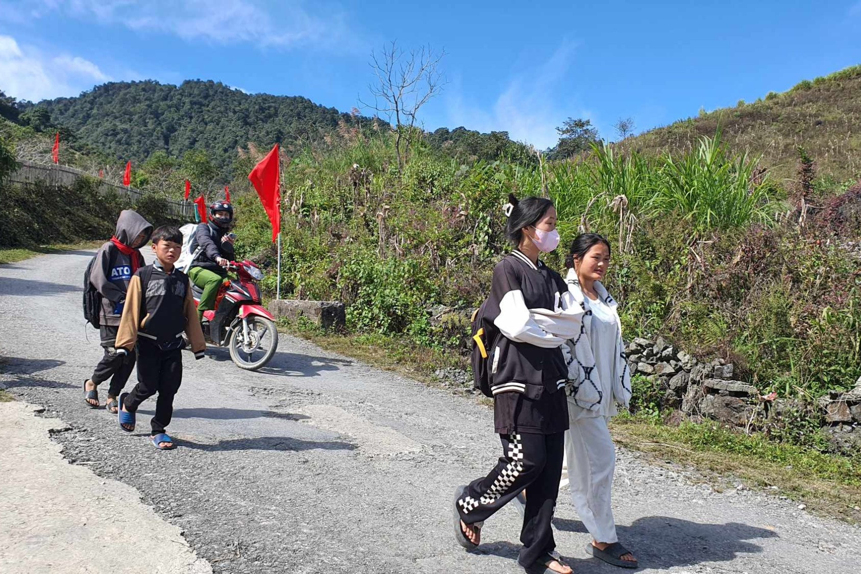 Gia đình là trường học quan trọng hình thành văn hóa tham gia giao thông ở trẻ