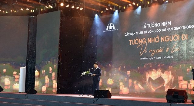 vietnam commemorates victims of traffic accidents picture 1