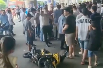 Hai người lao xe máy vào ô tô ở sân bay Tân Sơn Nhất không phải cướp